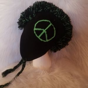 DEKKO MOHAWK PEACE SIGN HAT